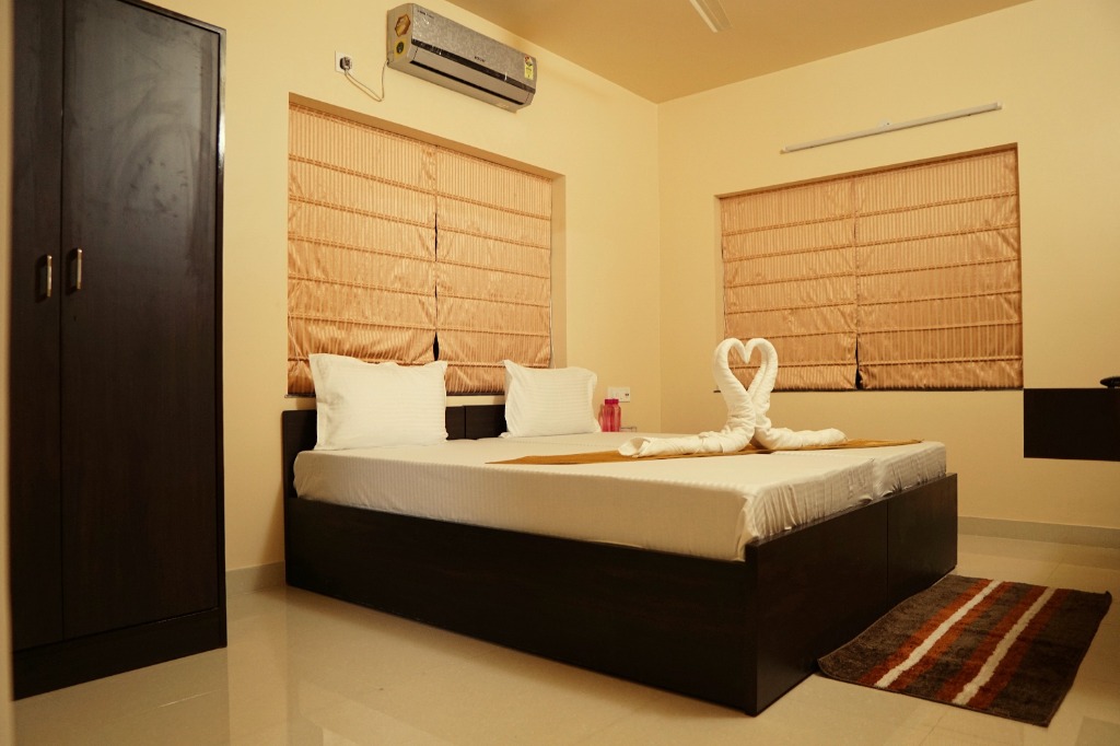 Rama Golden Roots CA86 Deluxe AC Room