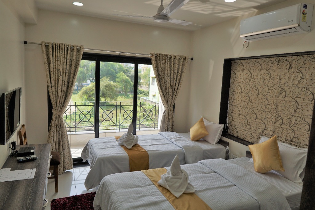 Rama Golden Roots CA86 Super Deluxe AC Room