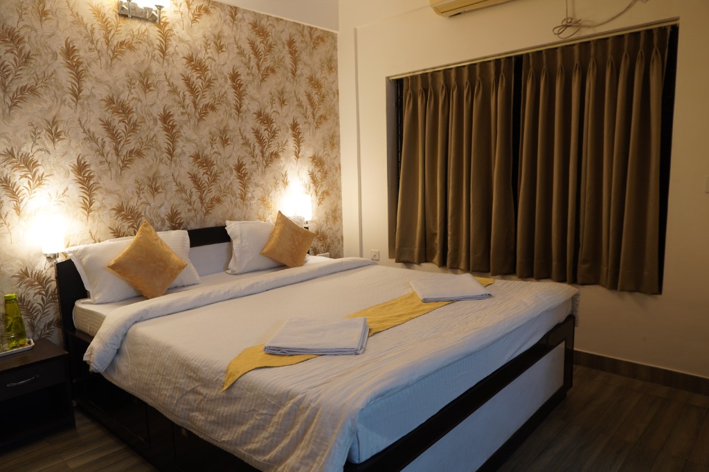 Rama Golden Roots CA90 Executive AC Room