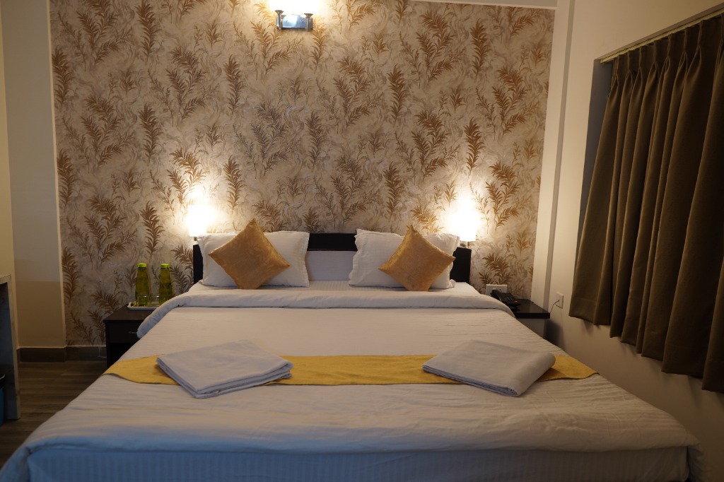 Rama Golden Roots CA90 Double Bed Room